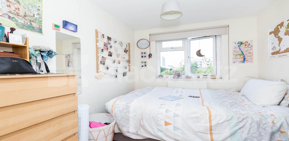 			PERFECT FOR 3 SHARERS!, 3 Bedroom, 1 bath, 1 reception Flat			 Cavendish Street, ANGEL N1